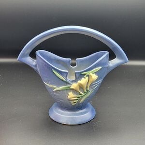 Vintage Roseville 390-7 Art pottery Blue Freesia 7" Basket Vase Planter 1940s